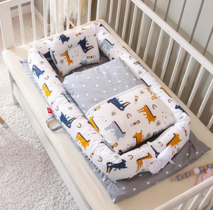 Portable Foldable Newborn Crib Bionic Travel Bed